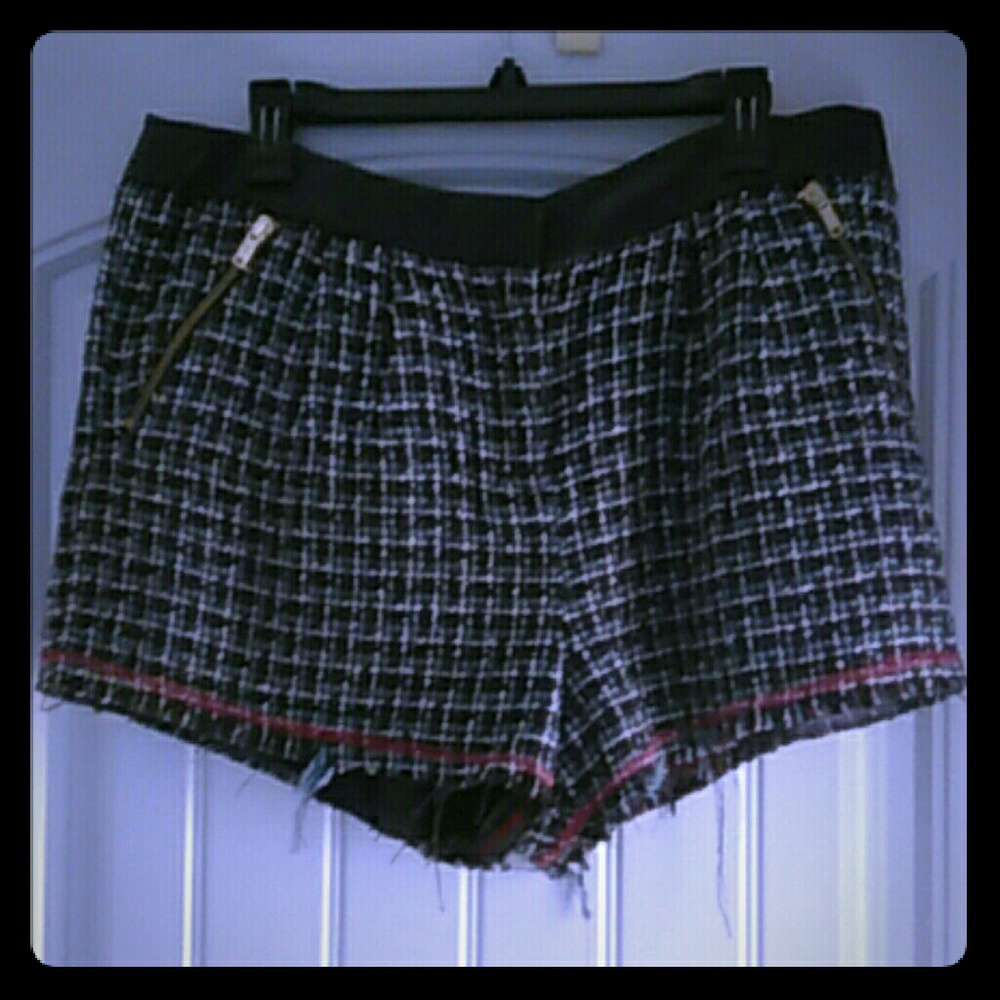 Dress shorts with pockets